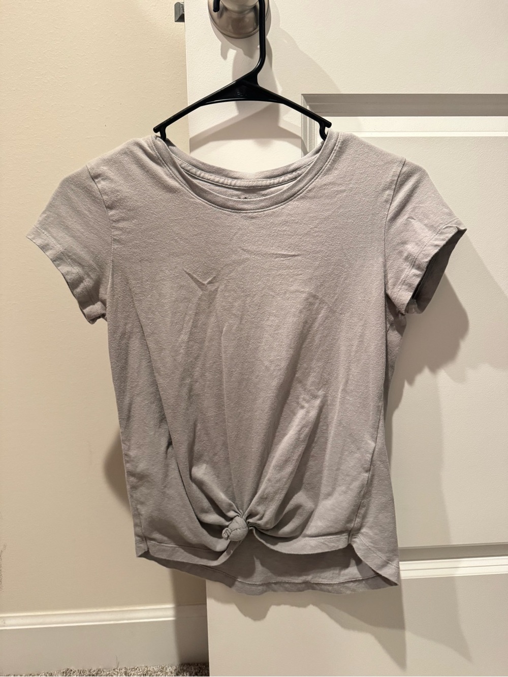 Abercrombie & Fitch Light Gray Short Sleeve Knot Front Tee